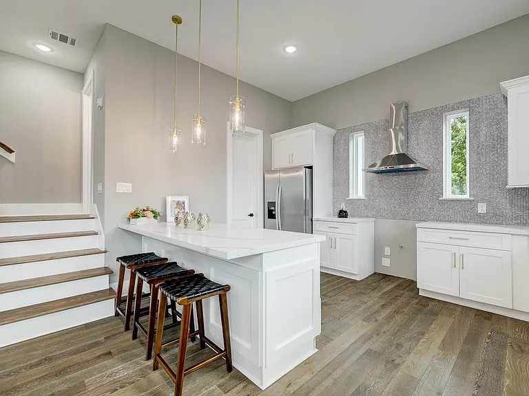 1411 W 23rd St — Photo 15