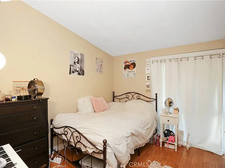 526 N Emerald Dr — Photo 11