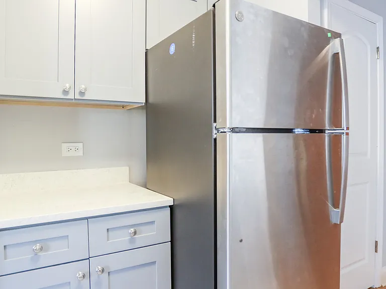 6112 N Kenmore Ave #208 — Photo 2