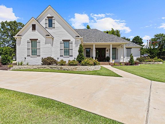 3rd image of 3011 Queens Way W