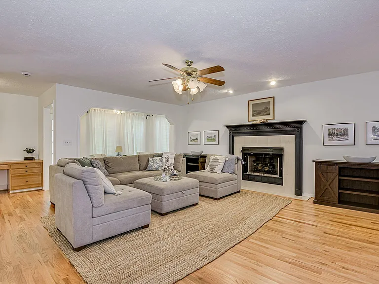 869 Hickory Ridge Rd — Photo 5