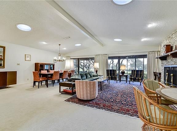 5th image of 805 Vanguard St
