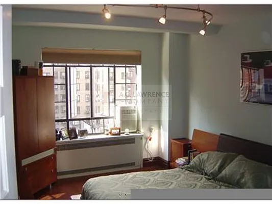 Sold by Aclawrence | media 18