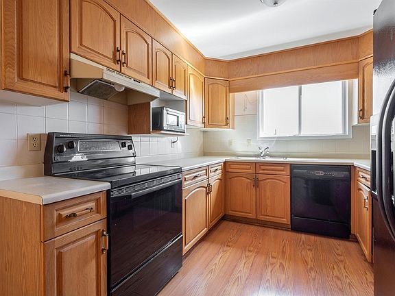 5th image of 18004 95th Ave NW #315