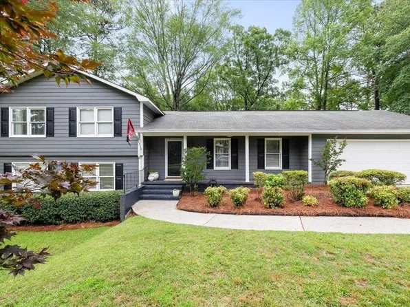 106 River Hills Ln, Macon, GA 31211