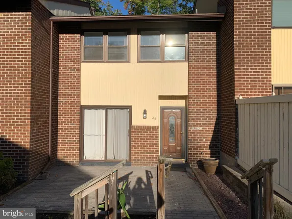 25 Bayberry Ct, Deptford, NJ 08096
