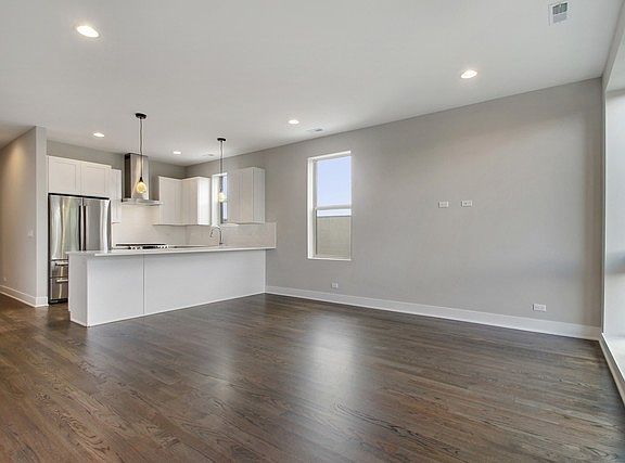 2nd image of 2705 N Artesian Ave