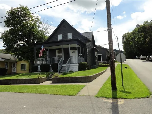 300 Louisiana Ave, Chester, WV 26034