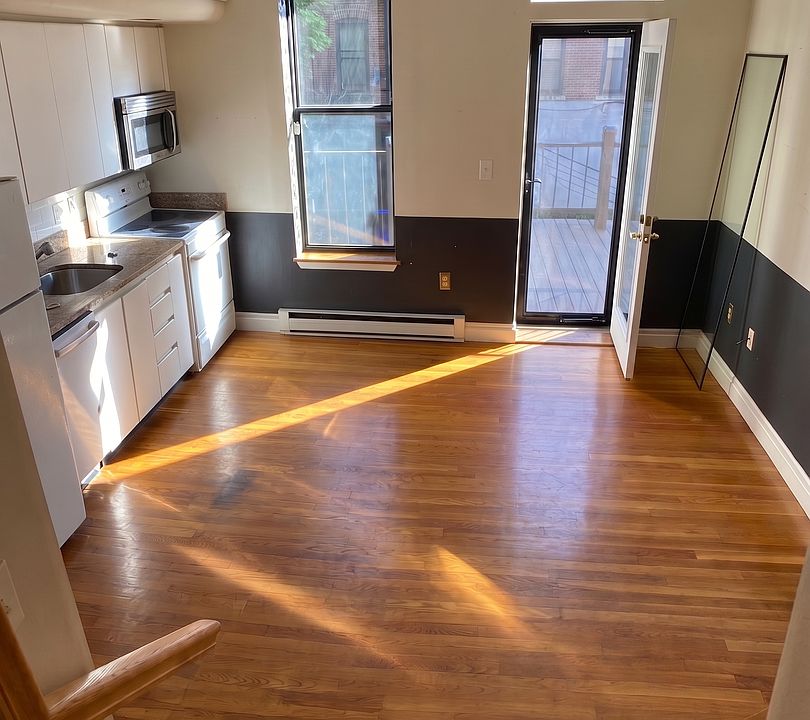 1st image of 16 Wellington St APT 4
