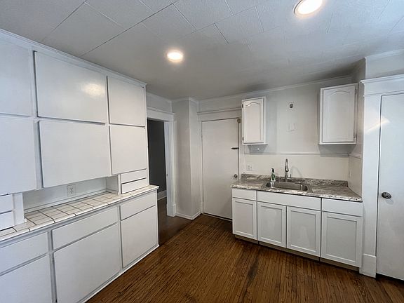 5th image of 153 Minnesota Ave Floor 1
