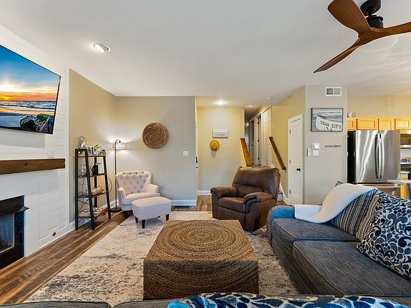 4th image of 1826 Asbury Ave Floor 1
