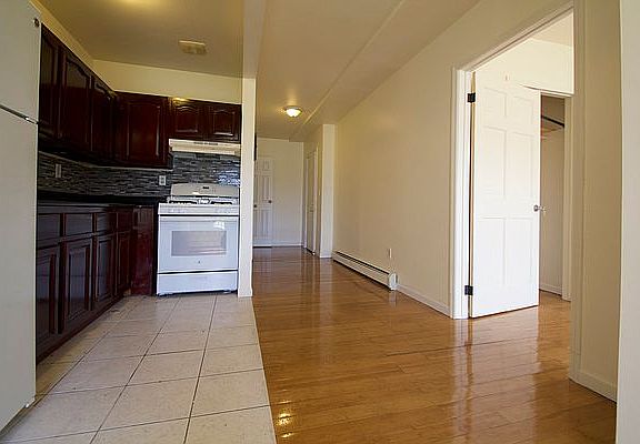 4th image of 710 E 230th St Floor 1