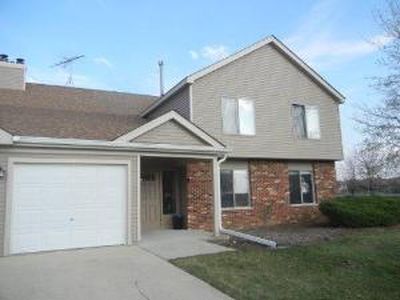 7070 Newport Dr APT 203, Woodridge, IL, 60517