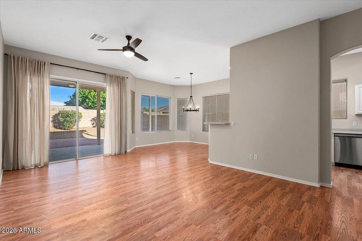 3 bed, 2.0 bath, 1436 sqft, $2,200 — Photo 4