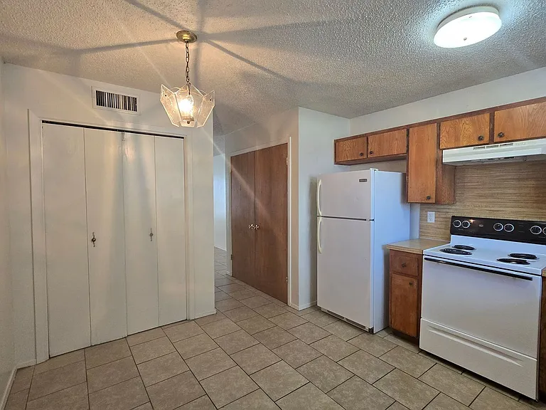 1309 Quail Cir #B — Photo 5