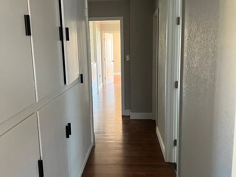 1015 Cameron Way — Photo 4