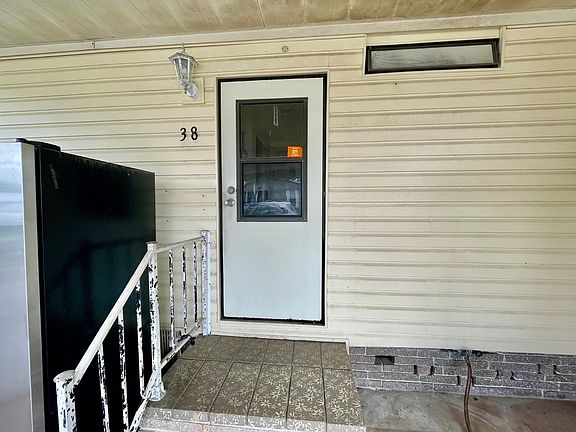 4th image of 38 S Meadow Dr