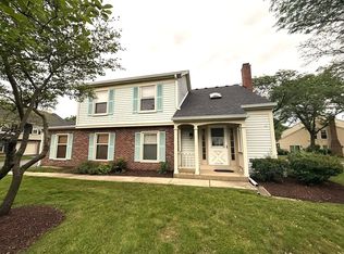 402 College Xing, Rolling Meadows, IL 60008