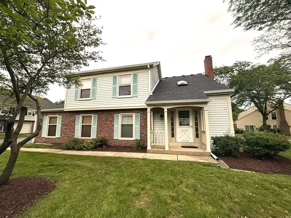 402 College Xing, Rolling Meadows, IL 60008