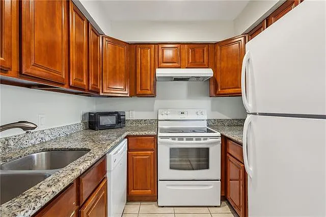 723 Adams St #301 — Photo 5