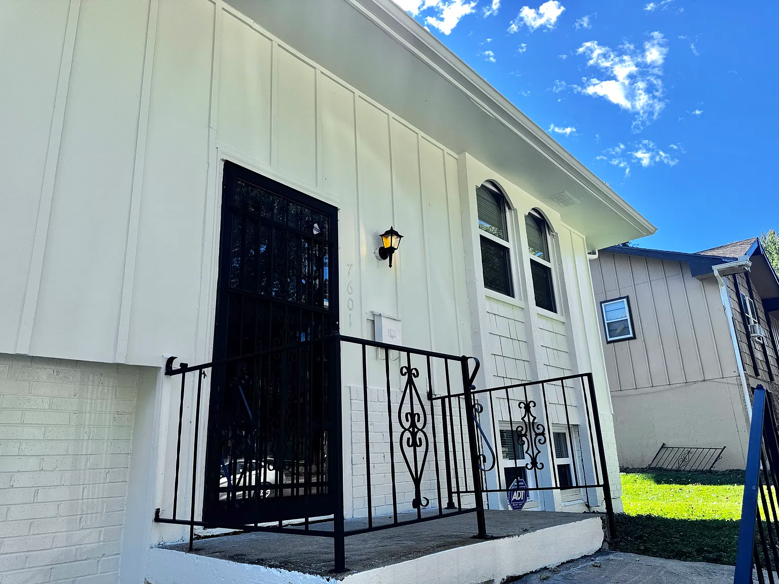 3 bed, 1200 sqft, $1,850 — Photo 2