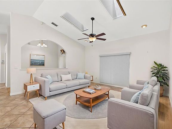 3rd image of 196 Waterview Cir