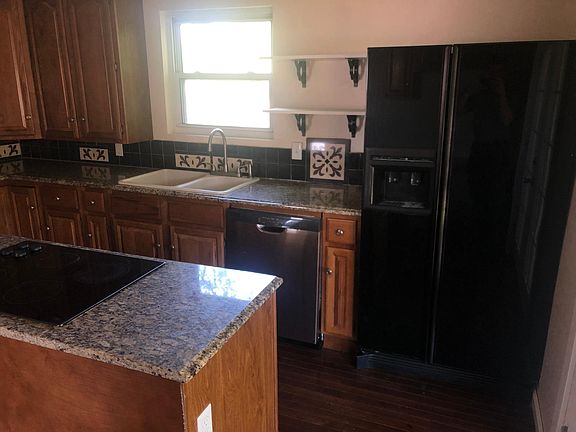 5th image of 902 Phillips Ave