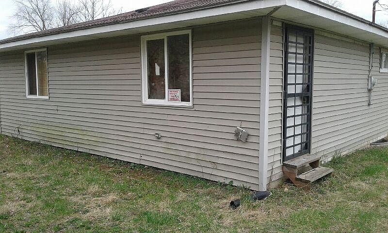 2nd image of 209 Lawncrest Ave