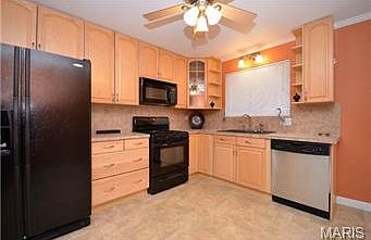 3rd image of 2430 Palm Dr