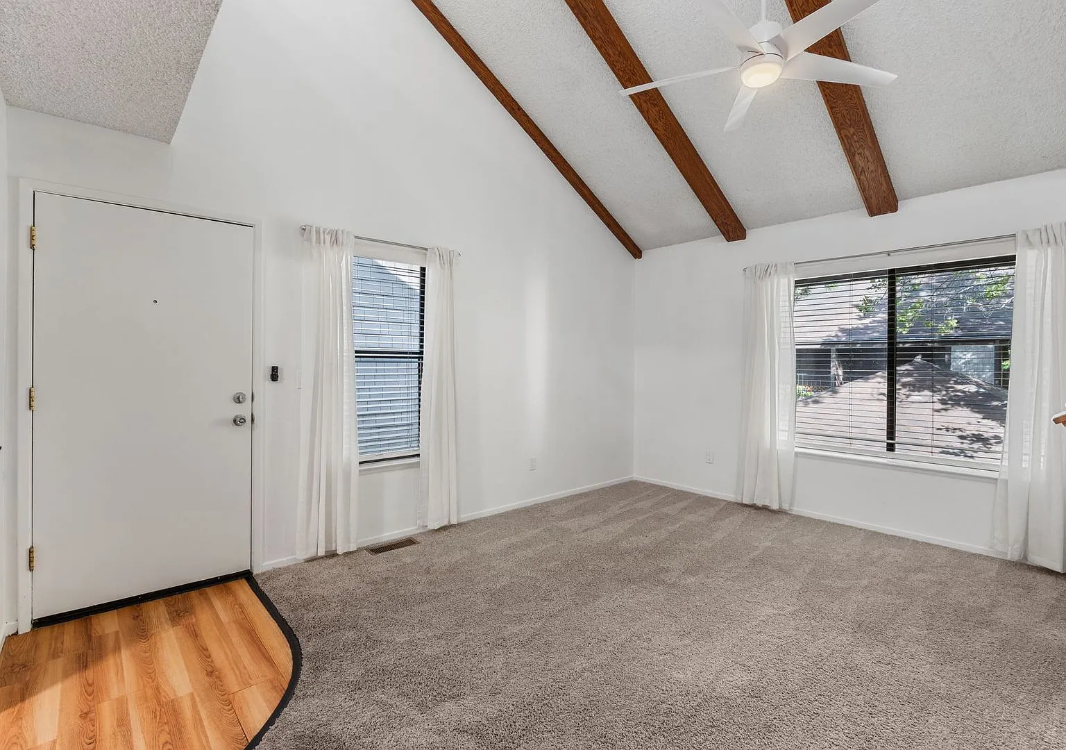 Unique Townhouse in Convenient Reno — Photo 2