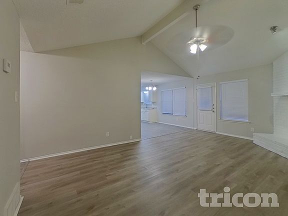 4th image of 521 Clover Dr