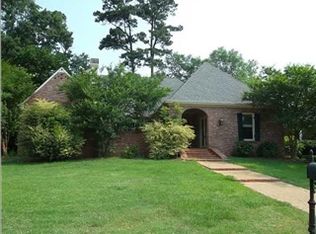1522 Riverwood Dr, Jackson, MS 39211