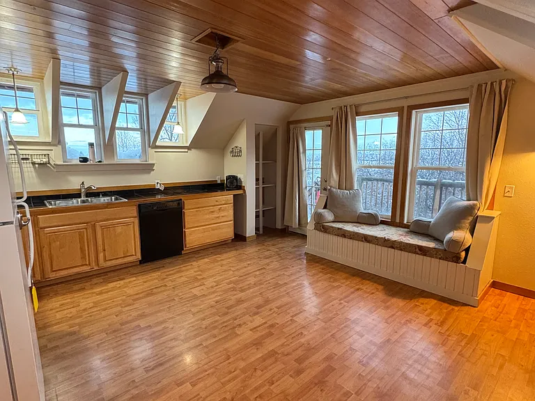 3502 Hanson Rd — Photo 2