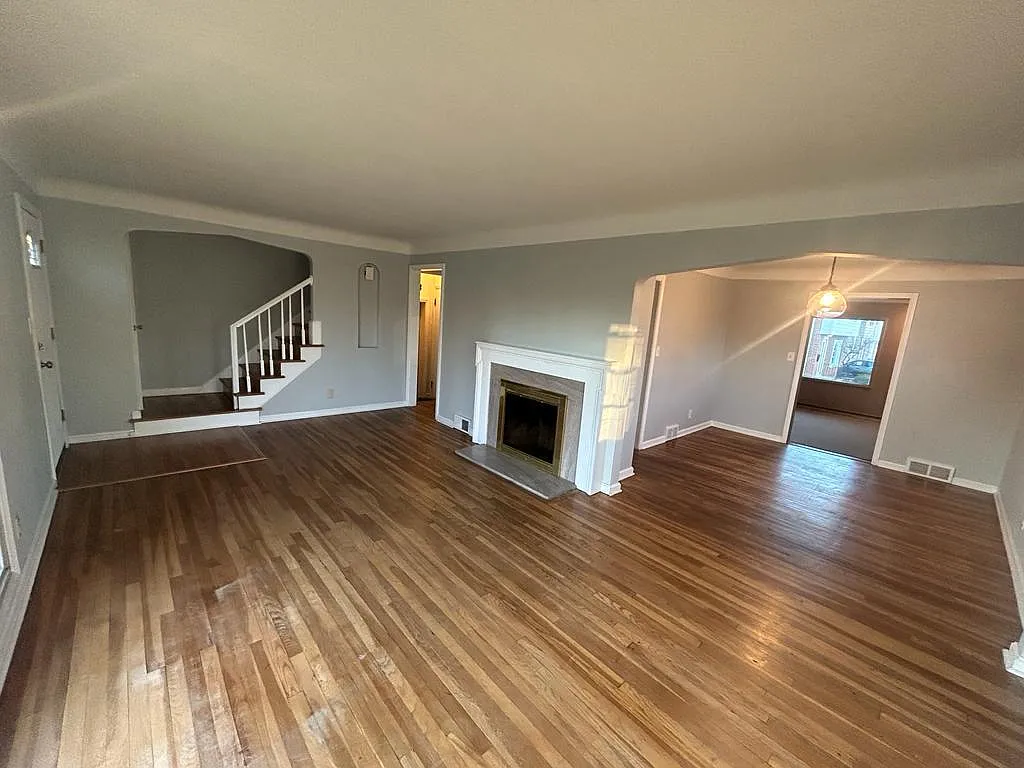 3 bed, 1.5 bath, 2068 sqft, $2,200 — Photo 3