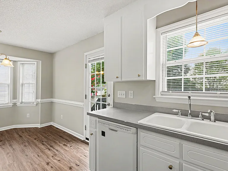 200 Waterford Dr — Photo 12