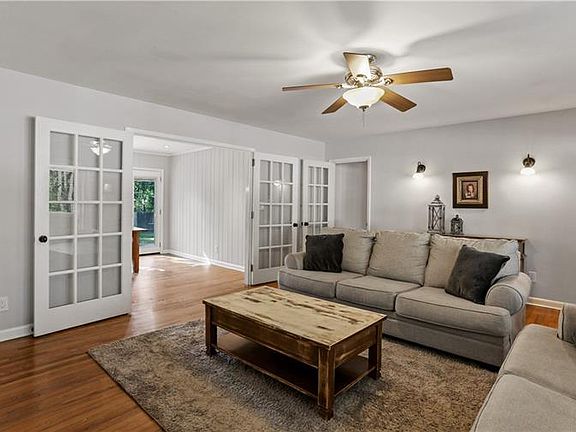 4th image of 2570 Sunny Ln SE