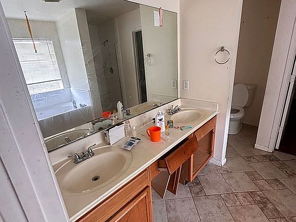 3rd image of 2119 Mountshire Dr