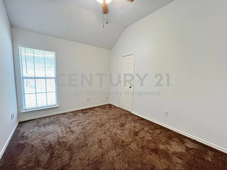 7800 Lancelot Rd — Photo 17