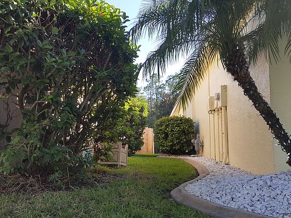 3rd image of 12115 Bishopsford Dr