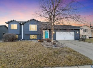 5913 S Hallow Ave, Sioux Falls, SD 57106