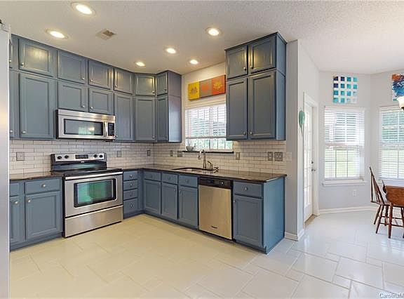 3rd image of 8600 Fox Tail Ln