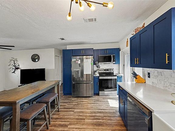 5th image of 2426 17TH AVENUE N