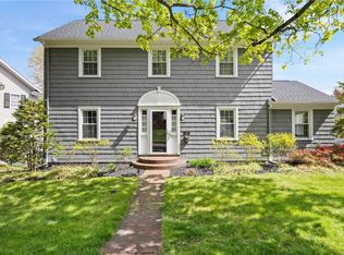 340 Cobbs Hill Dr, Rochester, NY 14610