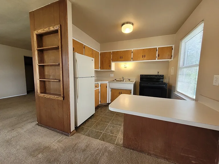 1095 Gillingham Rd #B — Photo 3