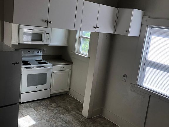 5th image of 3315 Davenport St