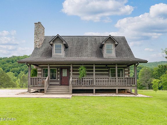 3rd image of 1055 Laurel Bluff Rd