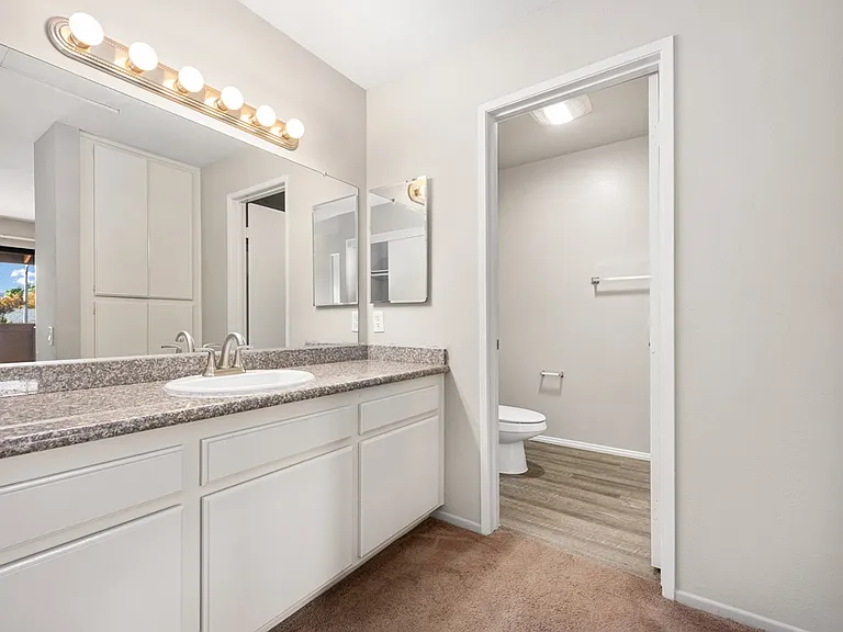 Las Flores Gardens Apartments — Photo 9