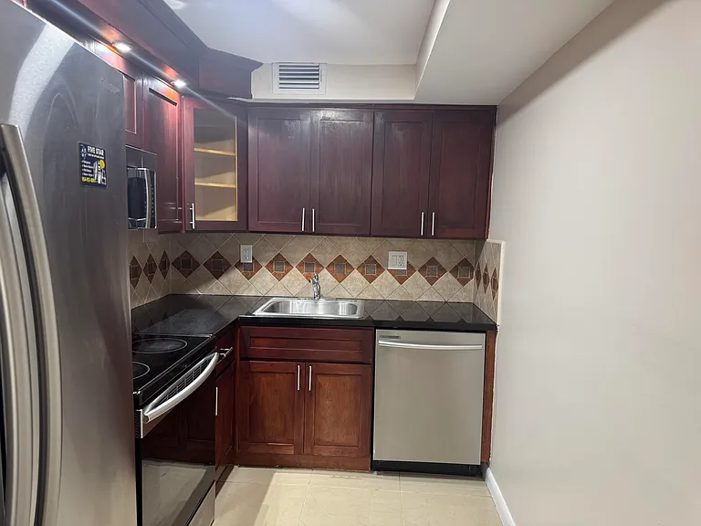 3710 N Pine Island Rd #122 — Photo 7