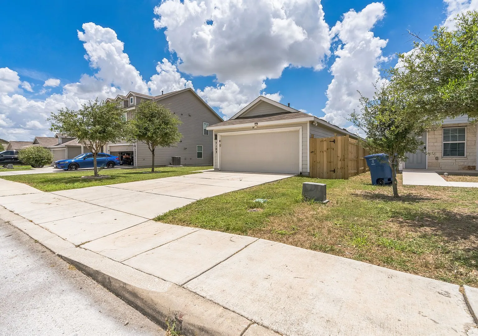 Charming 3-Bedroom Home with Spacious Backyard Deck 7103 Cozy Run, San Antonio — Photo 2