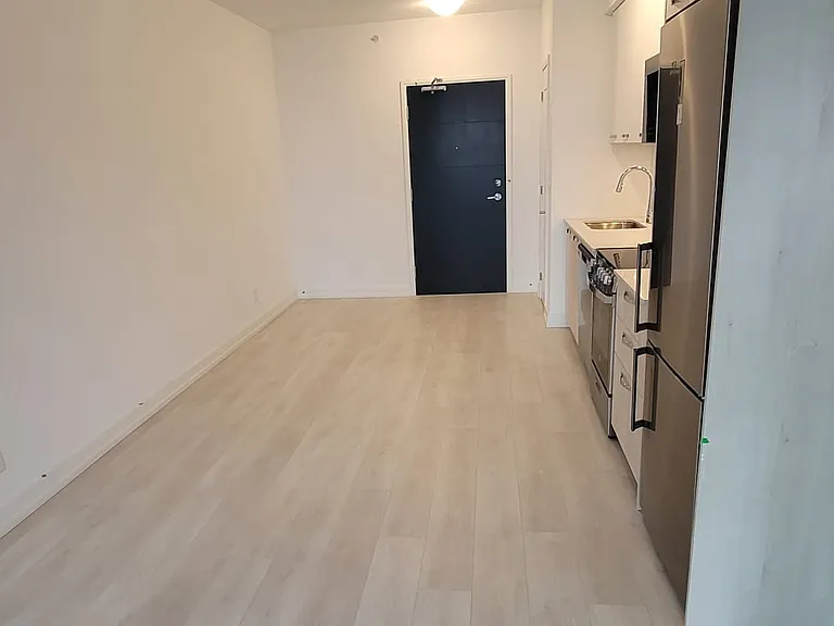 75 James St S #1211 — Photo 3